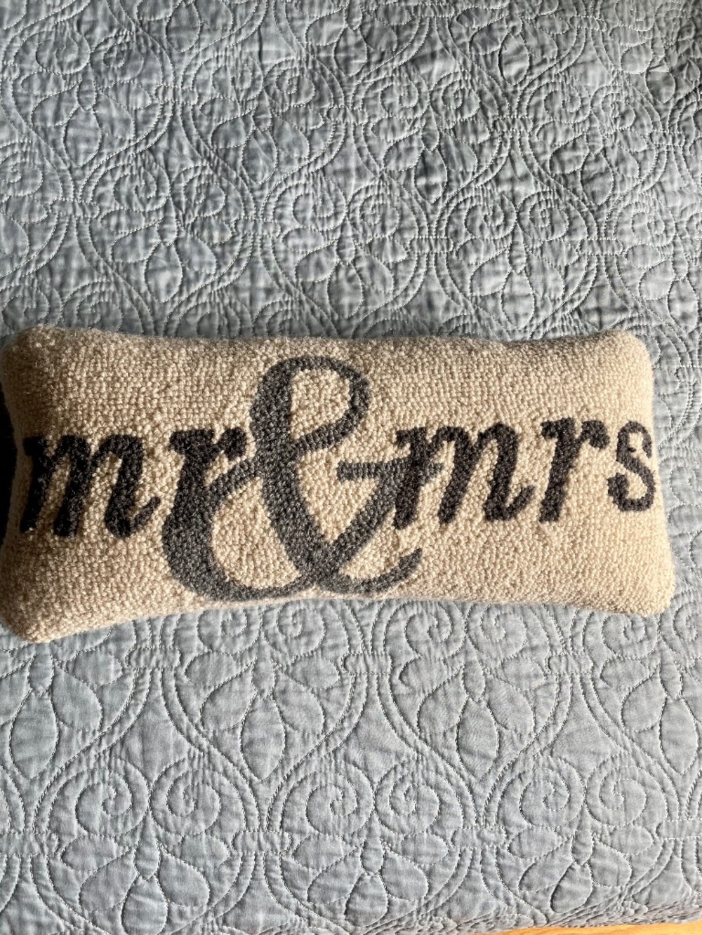Mr&Mrs hooked pillow